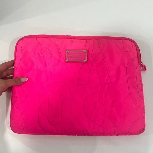 March by Marc Jacob's Pink Laptop Case 15.5" x 11.5" - Picture 1 of 5